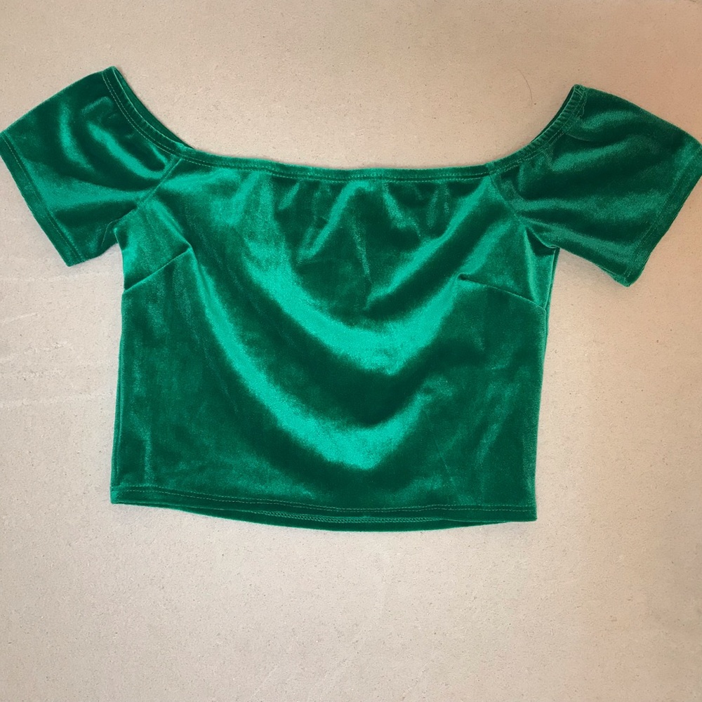 🍀Green crop top velvet